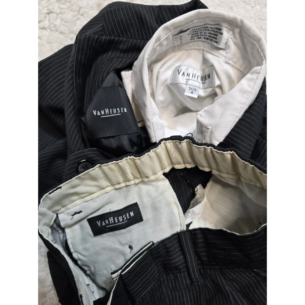 van heusen Boys  Suit Size‎ 4 Black Pin Striped Vintage